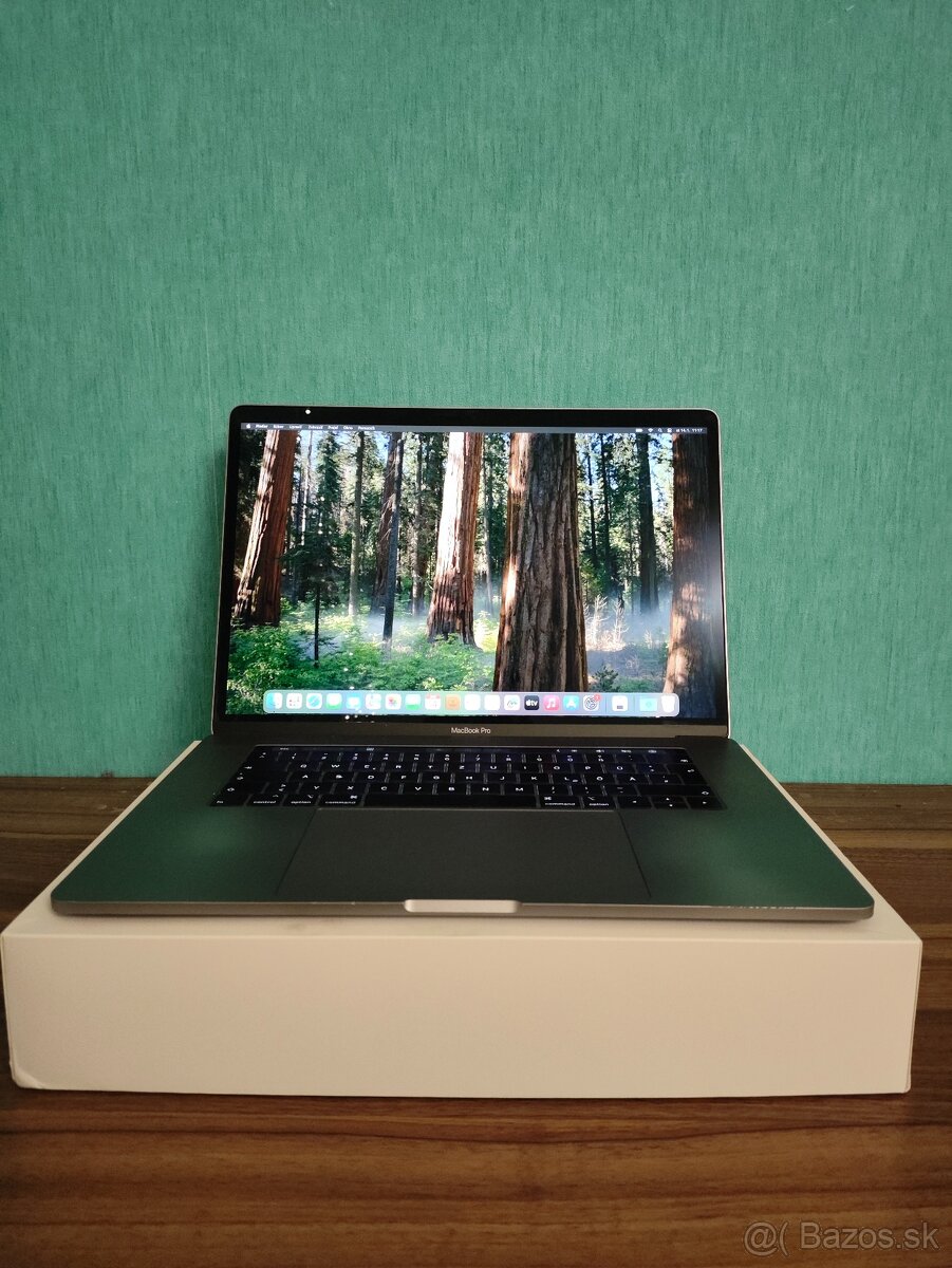 A1990 MacBook Pro i7 • 16GB • 256GB - 2