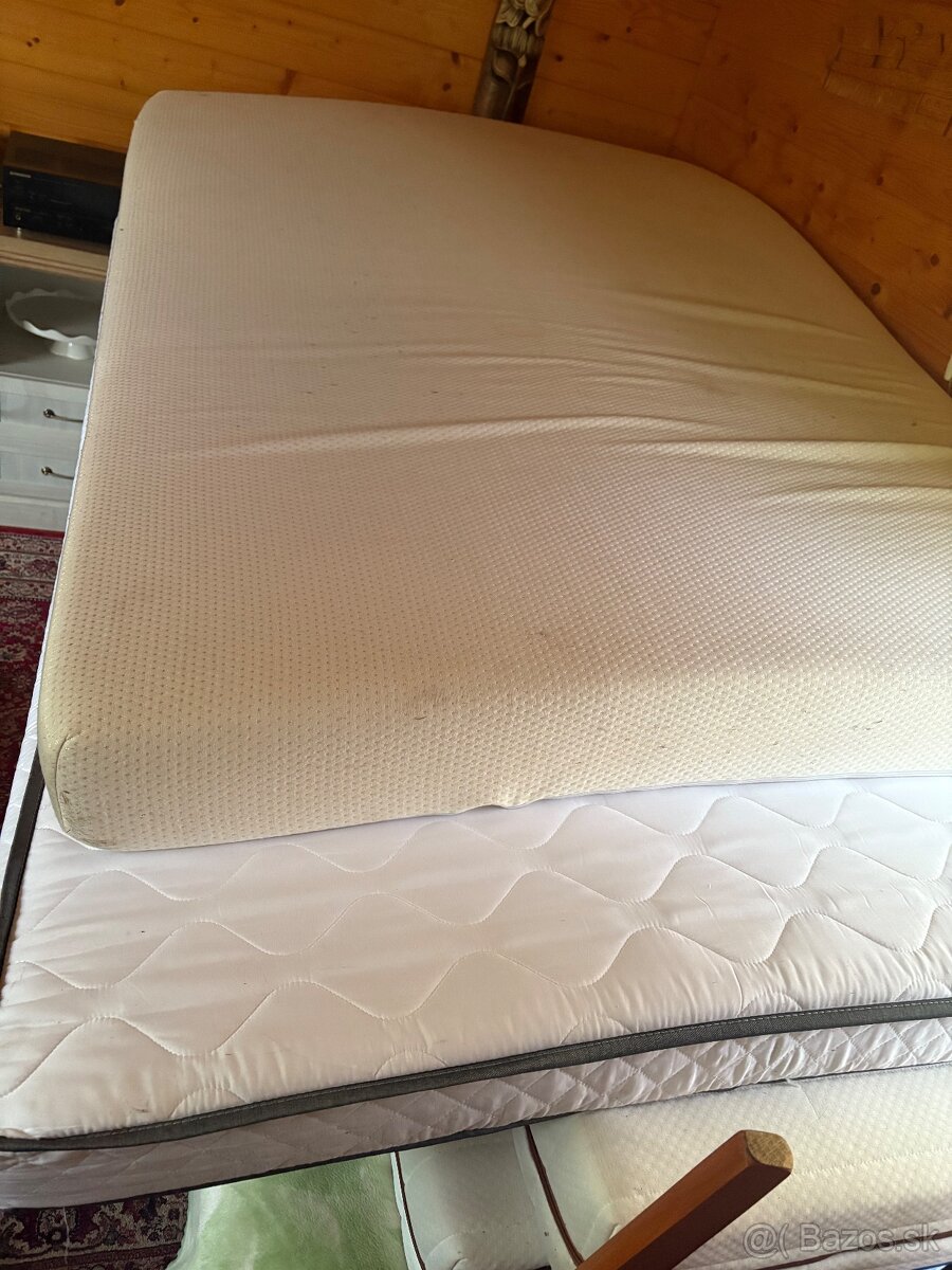 Posteľ, 2x nočné stolíky, 2x matrac - 2