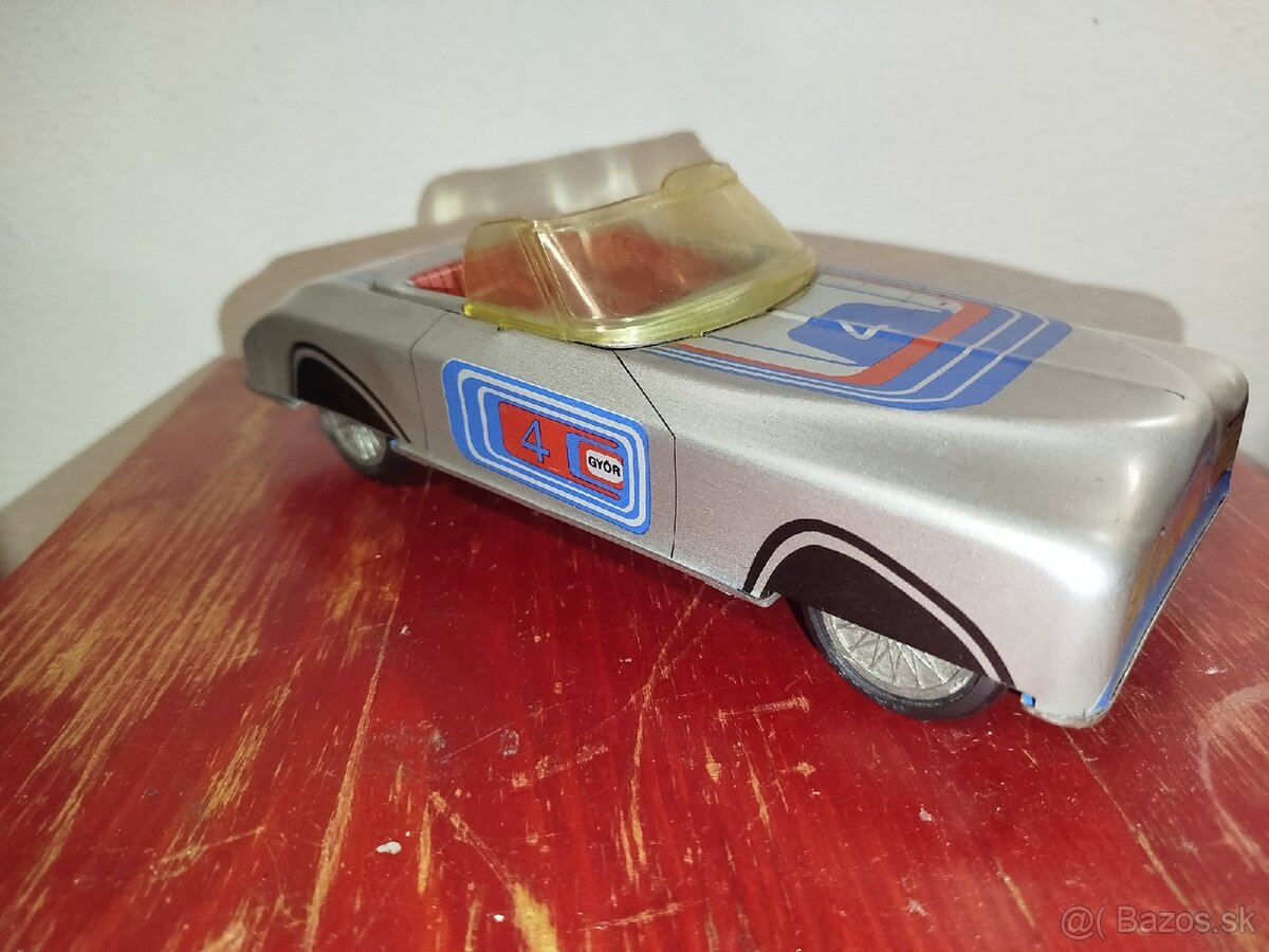 Plechové autíčko - 2