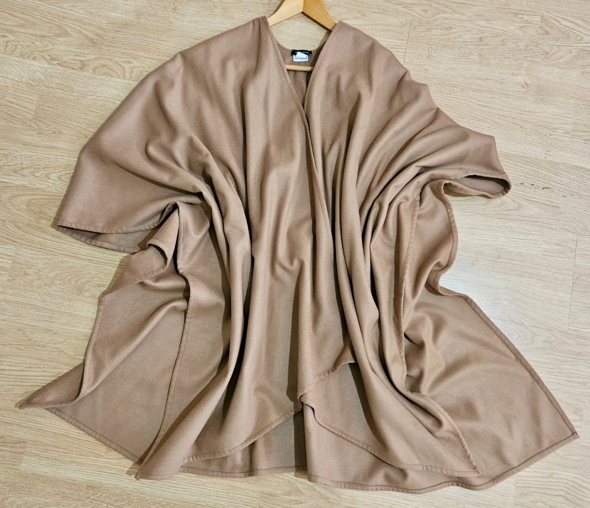 DÁMSKE PONČO CAMEL A ČIERNE - 2