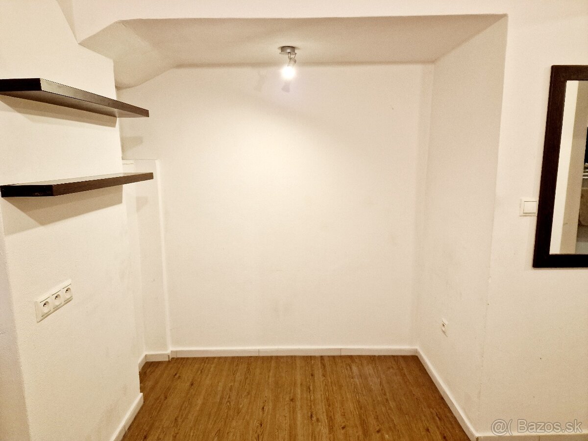 Prenajmem nebytový priestor v starom meste BA na Žilinskej - 2