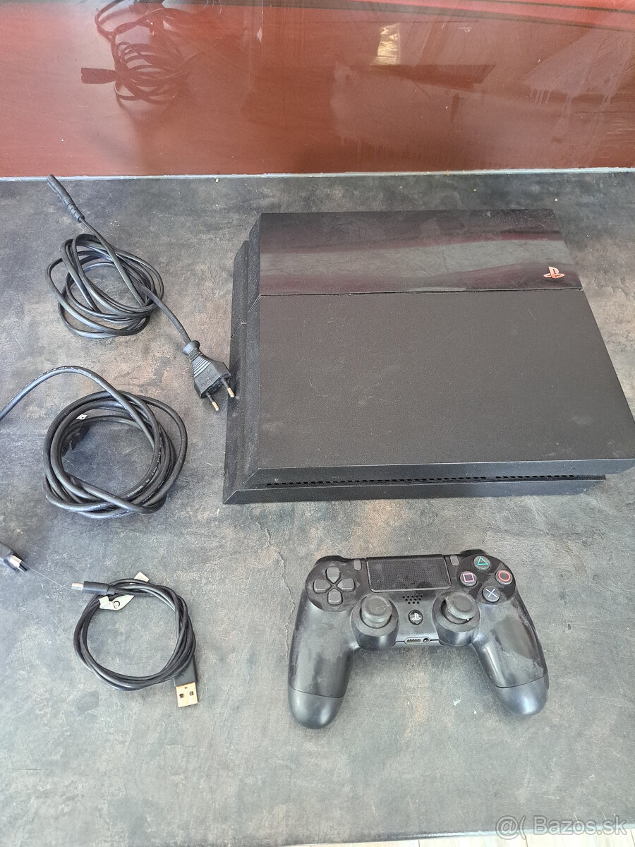Sony PS4 na súčiastky - nebere CD, joypad vadný - 2