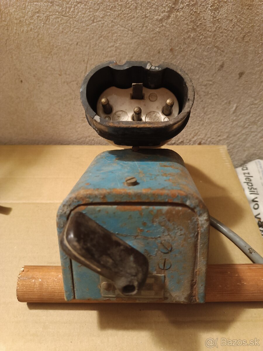 Zásuvka , zástrčka a vypinač - 2