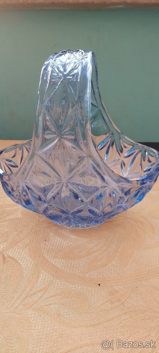 Lisovane sklo v tvare kosika - 2