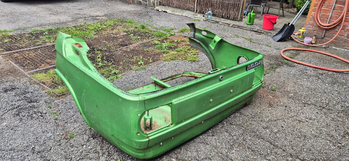 Bmw e10 zadna cast - 2