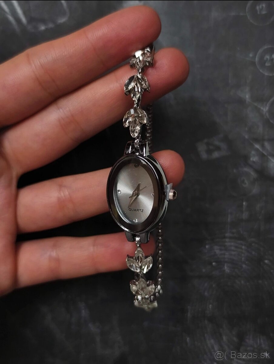 Hodinky so zirkónmi - 2
