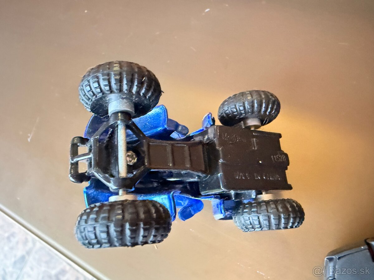 Predam tri kovove modely - 2