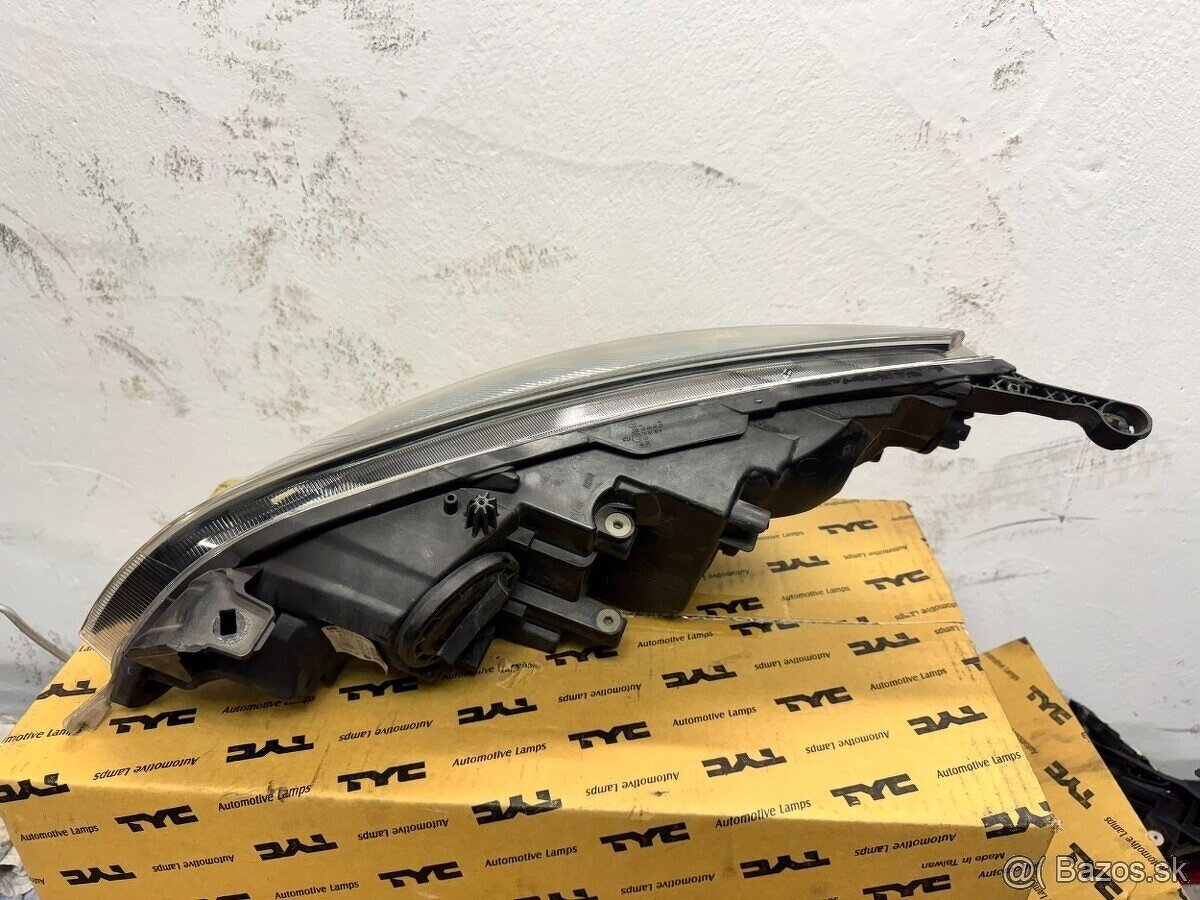 Pravé predne svetlo Opel Astra J - 2