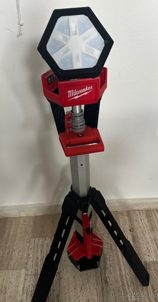 Milwaukee stojanové svietidlo - 2