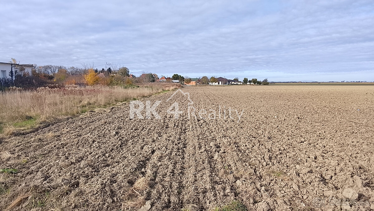 RK4 - NA PREDAJ - Stavebný pozemok v radovej zástavbe - Kr - 2