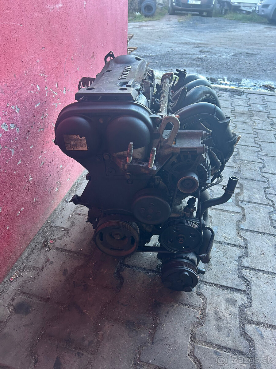 Motor 1,6 16V 74KW HWDA Ford Focus C-max komplet - 2