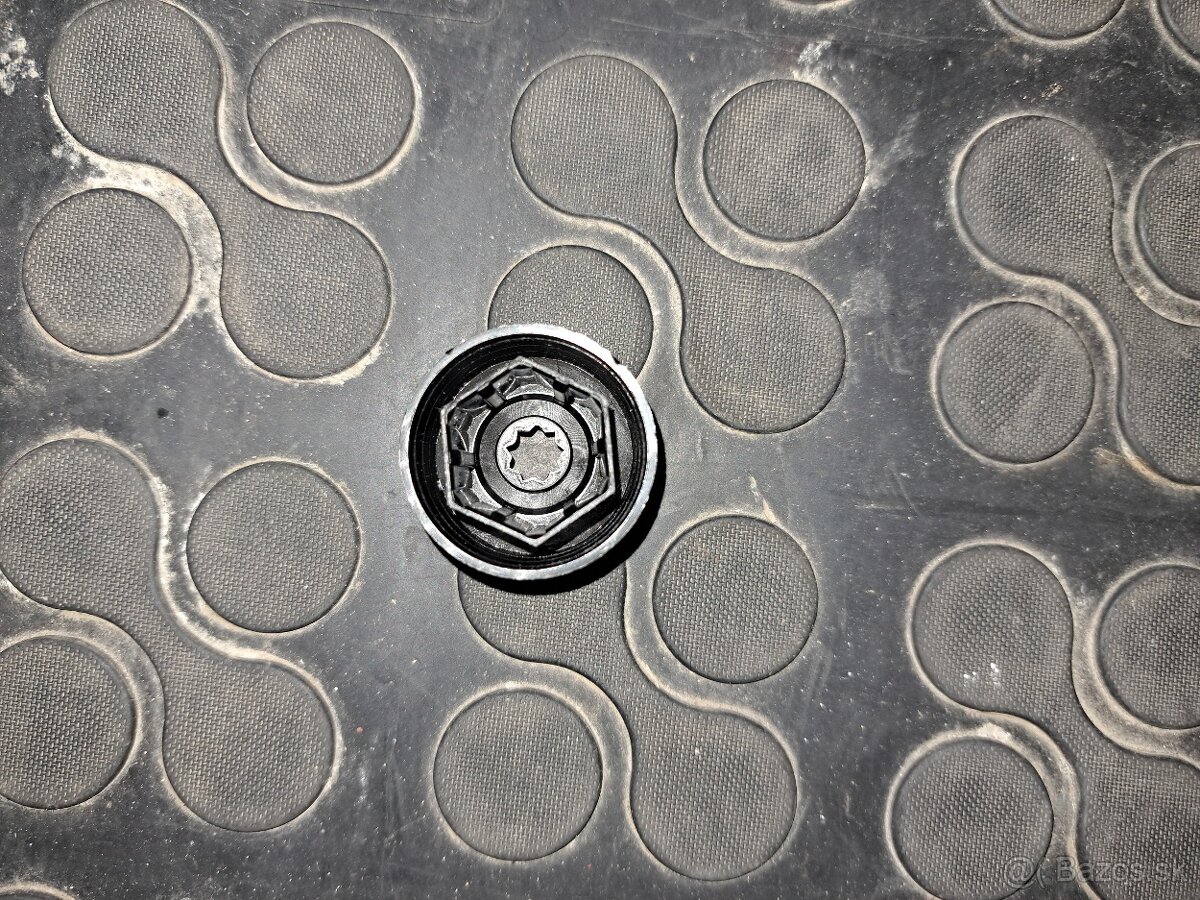 Kryty skrutiek kolesa - 2