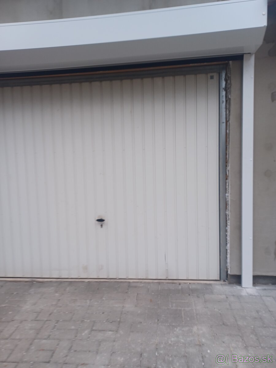 Garažová brána - 2