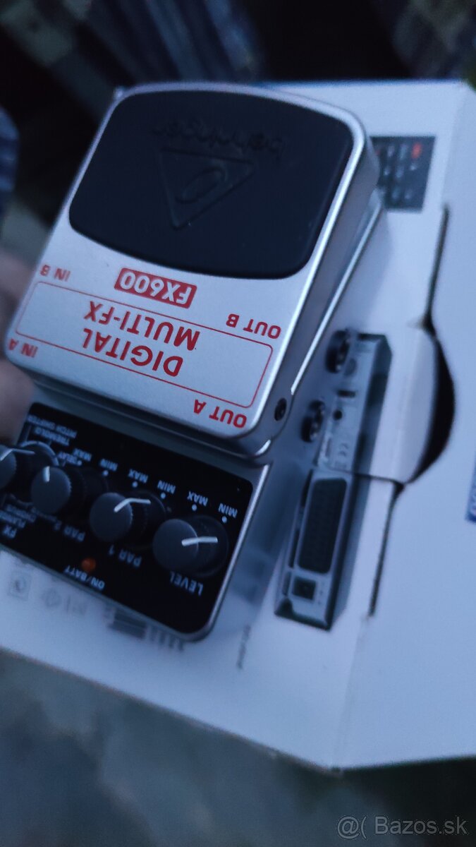 predám gitarovy efekt, plus napájací zdroj - 2