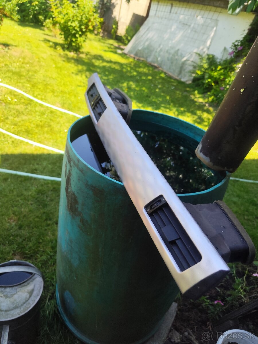 Lišta dekoru s náduchmi BMW E60 predfacelift - 2