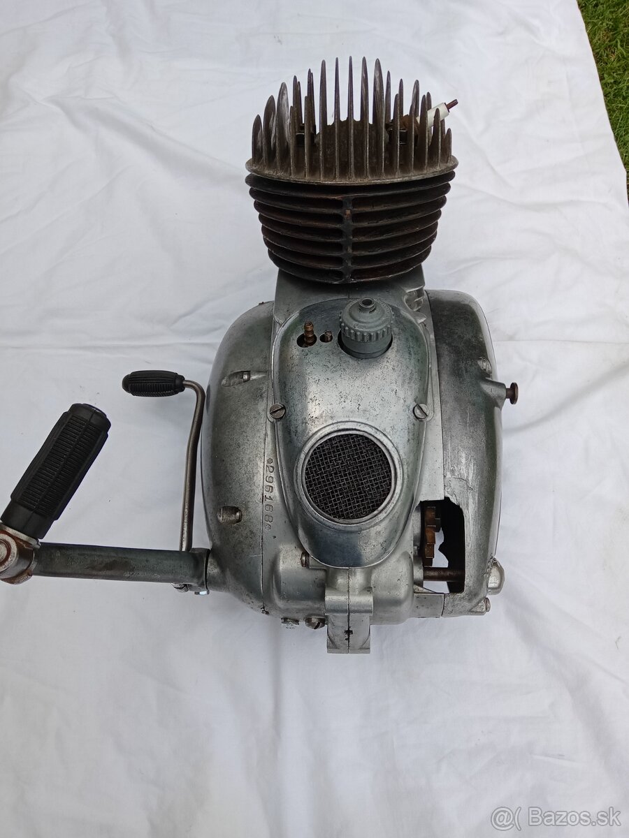 Kryt karburátoru a motor jawa 150/351,352 - 2