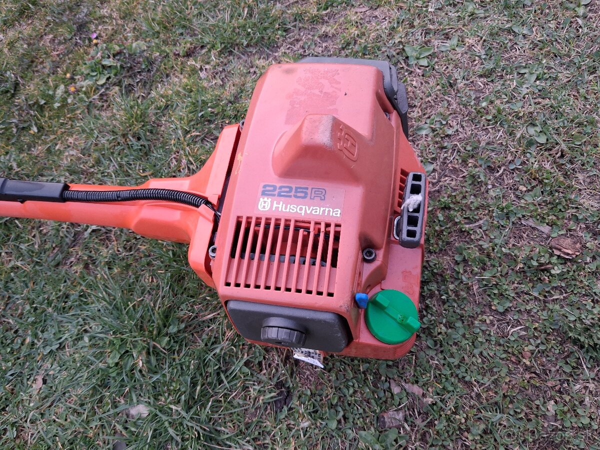Krovinorez Husqvarna 225R - 2