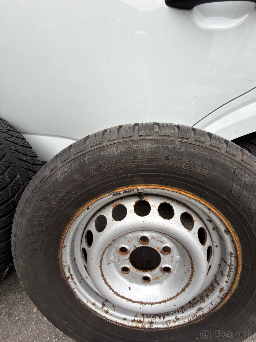 235/65 r16 C - 2