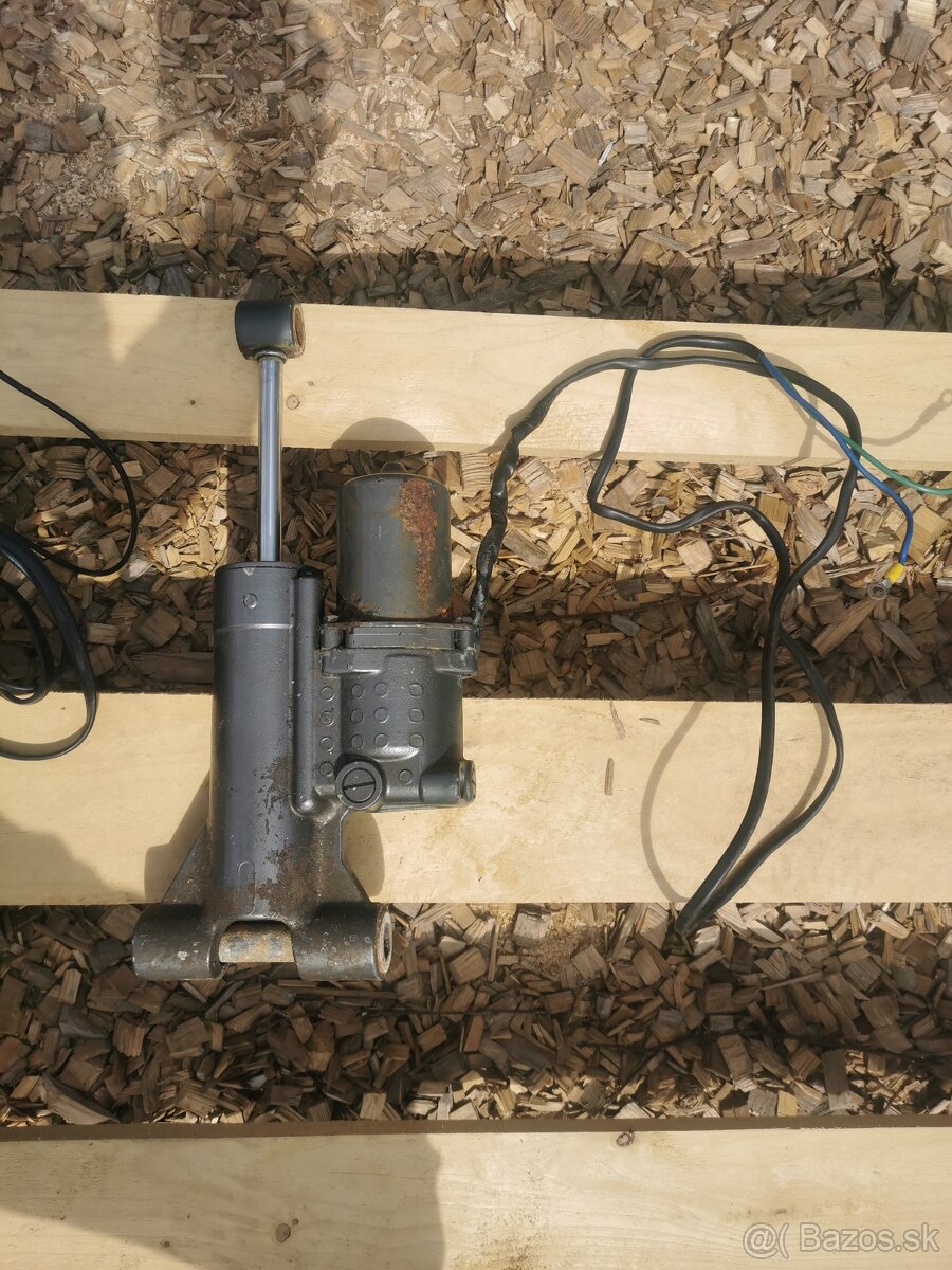 Elektrický/hydraulický trim Tohatsu M50D2 - 2
