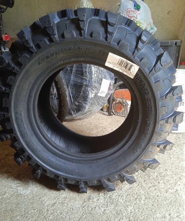 PITBULL TIRES GROWLER XOR