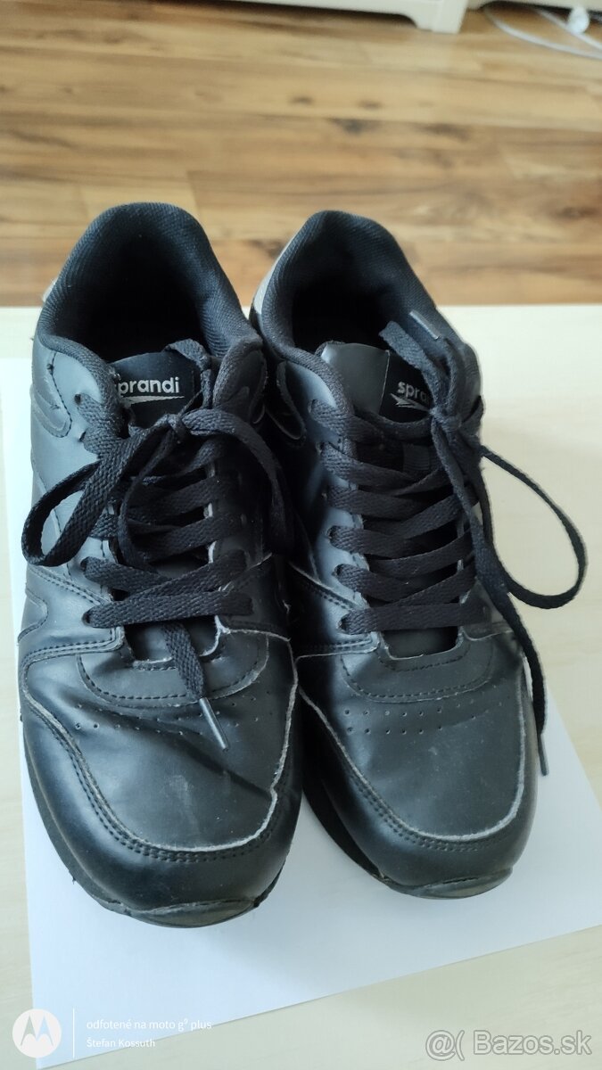 Predám detskú športovú obuv veľkosť 39, zachovalé - 2