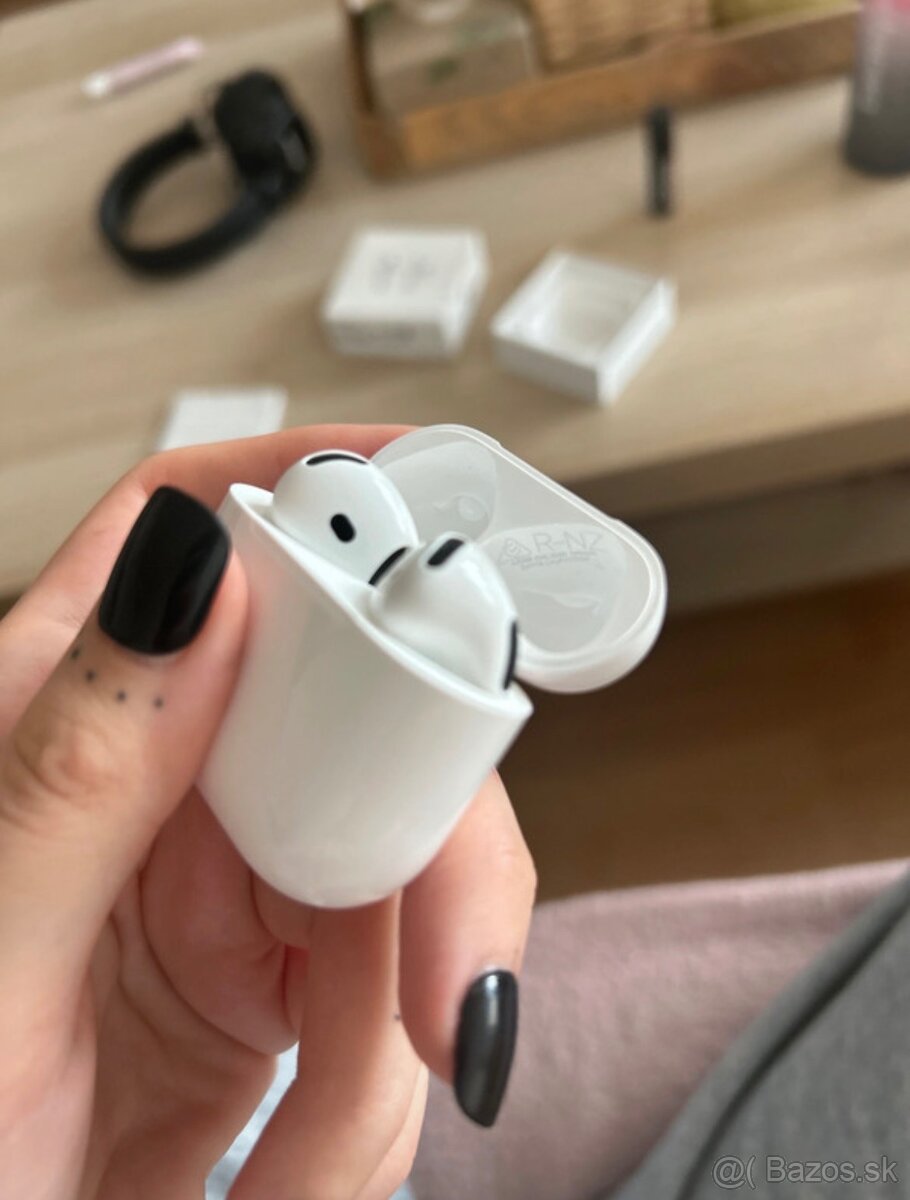 AirPods 4 - 2