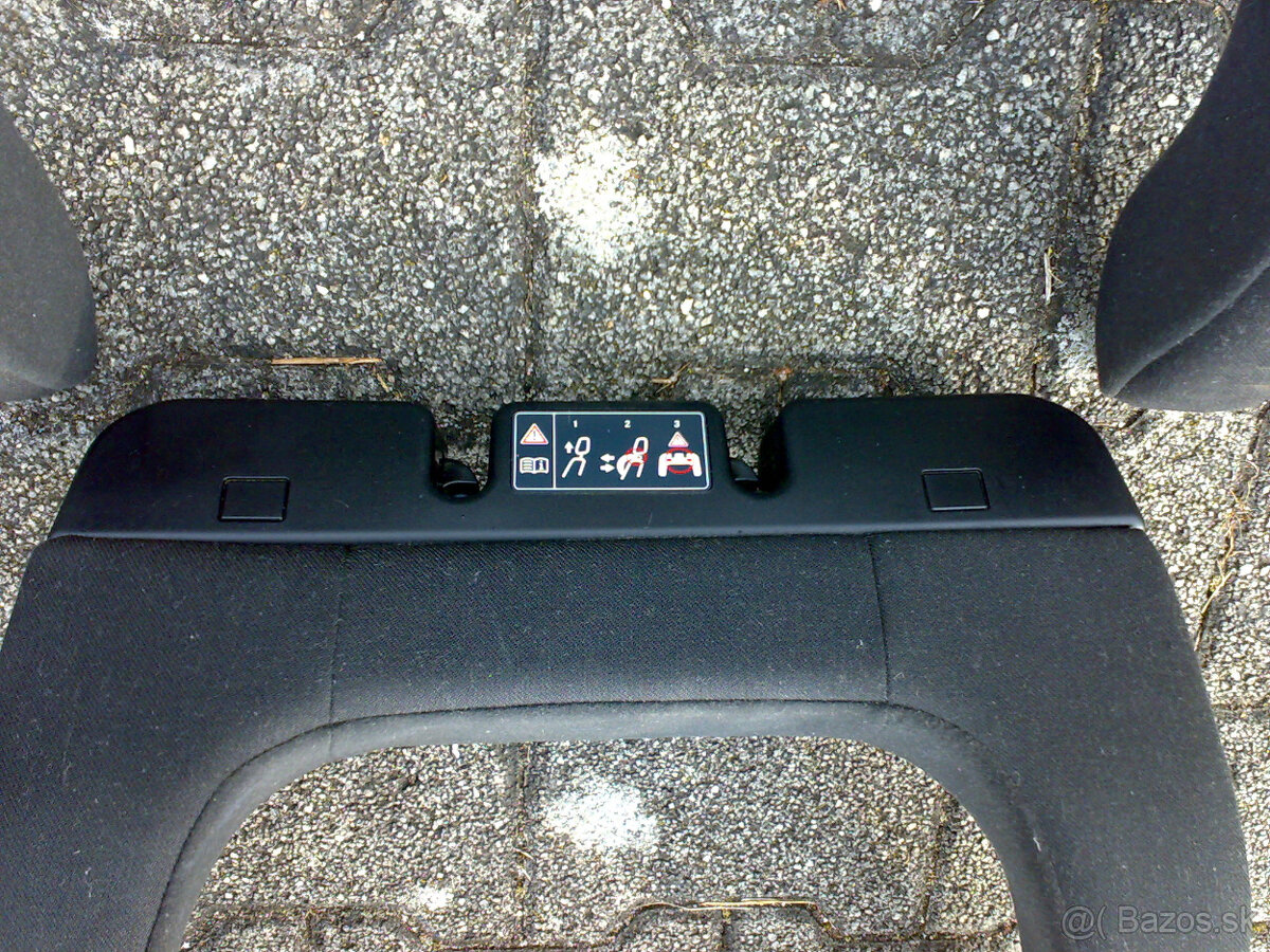 Mercedes Límec na Autosedačku. - 2