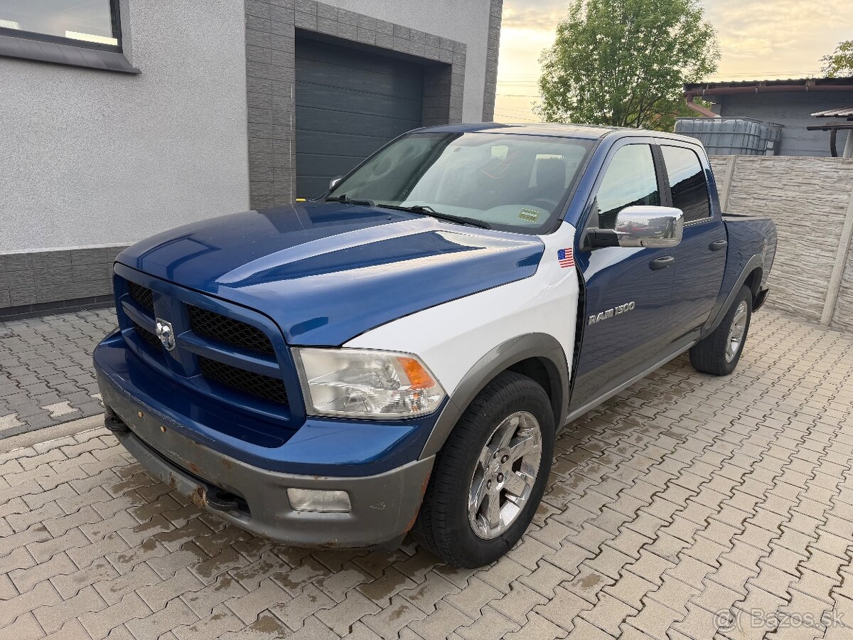 DODGE RAM 5.7 4x4 HEMI 2011 lehce bourany - 2
