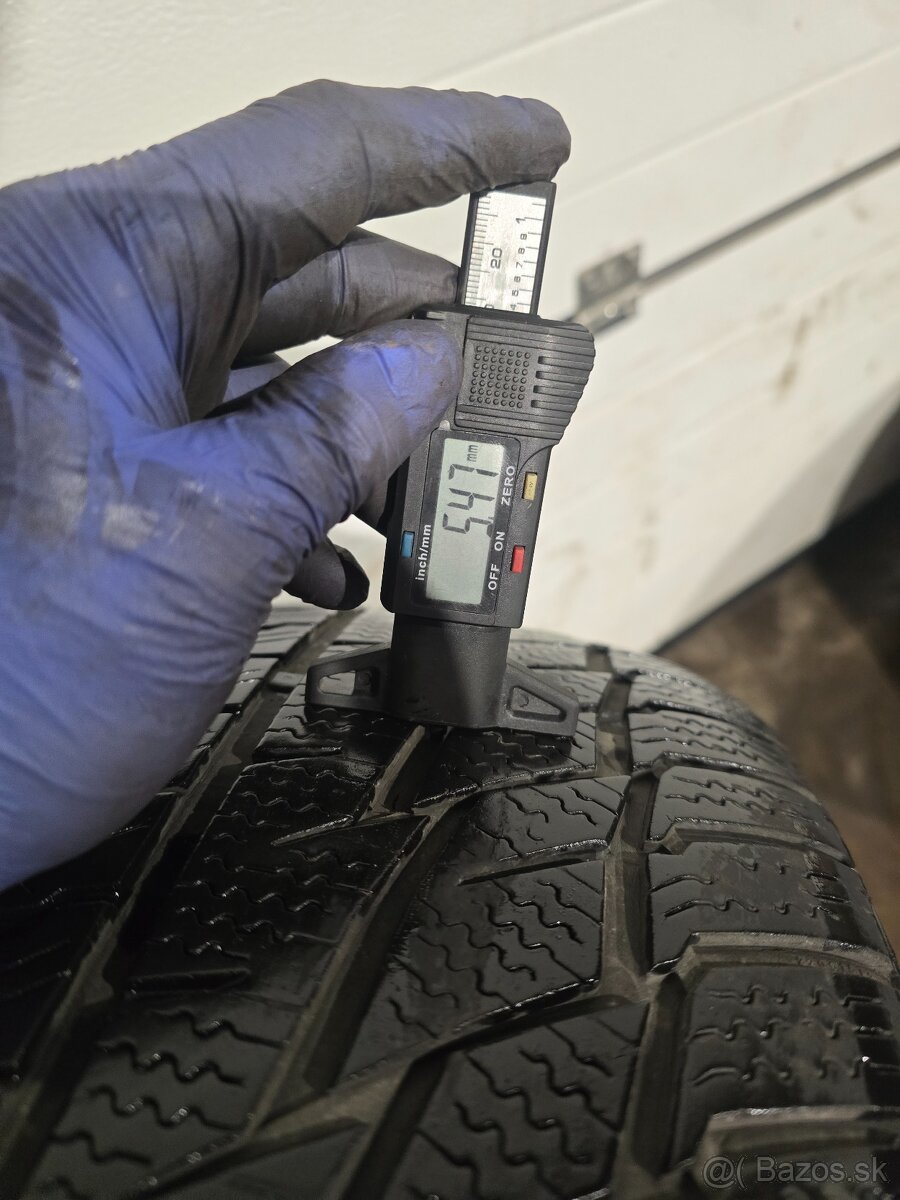 Zimné Pneu Nokian WRD4 215/60 R16 - 2