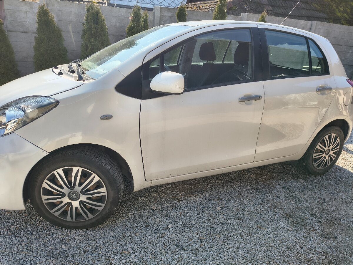 Predám Toyota Yaris 1.0 benzín - 2