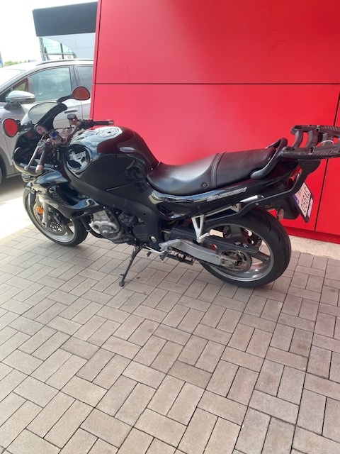 Triumph RS955i - 2