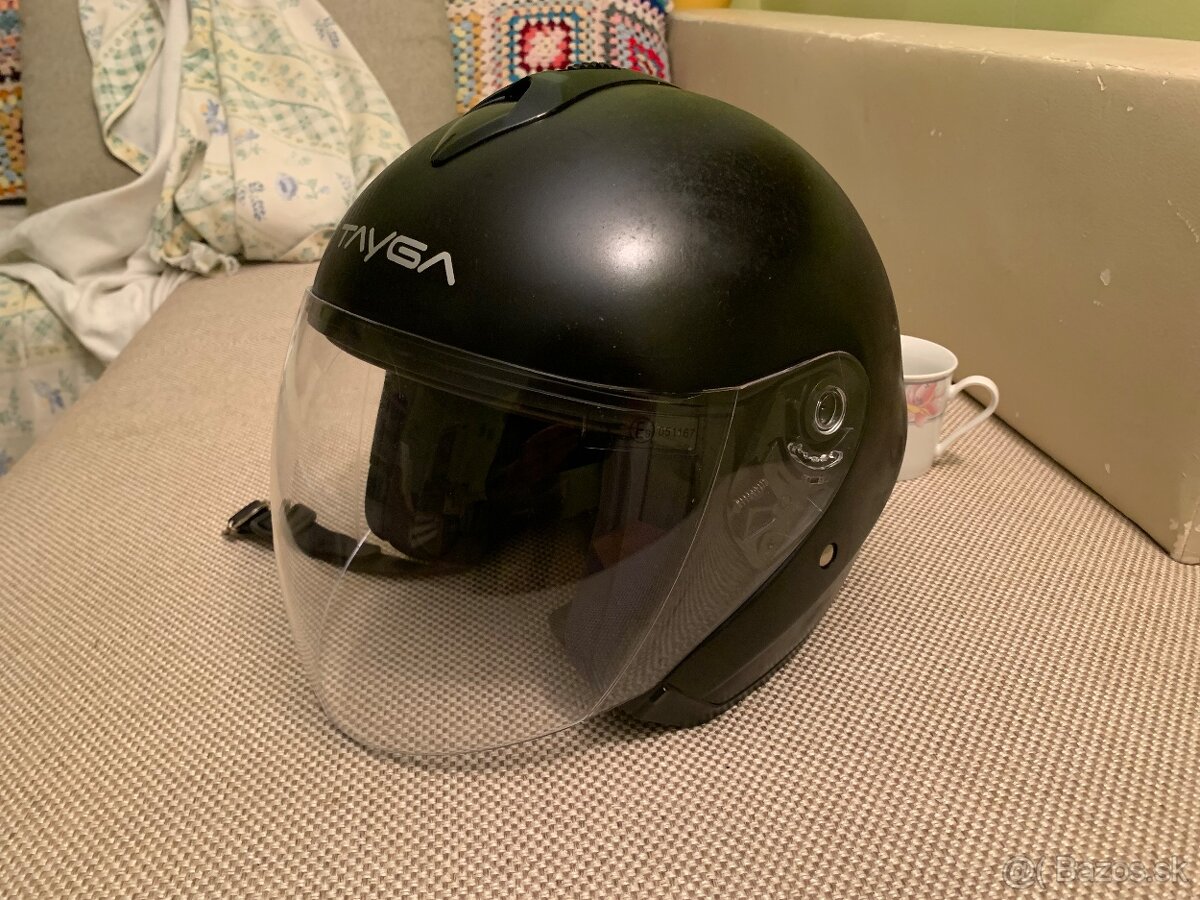 Predam kvalitnu prilbu TAYGA na motocykel-alebo kolobezku - 2