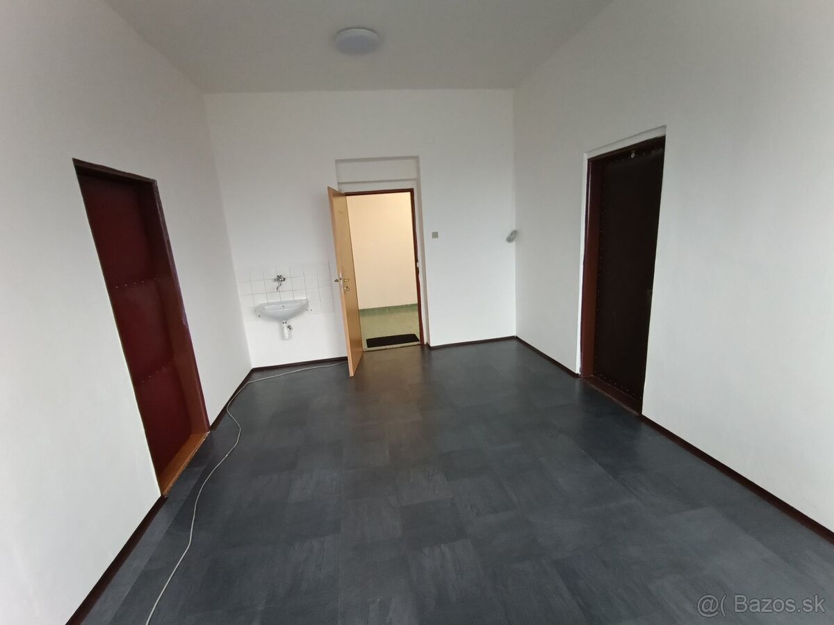 Na prenájom kancelária Nitra - Chrenová - 2