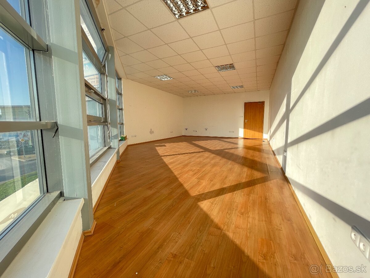 Kancelársko-obchodný priestor v Šali pri Tescu - 2