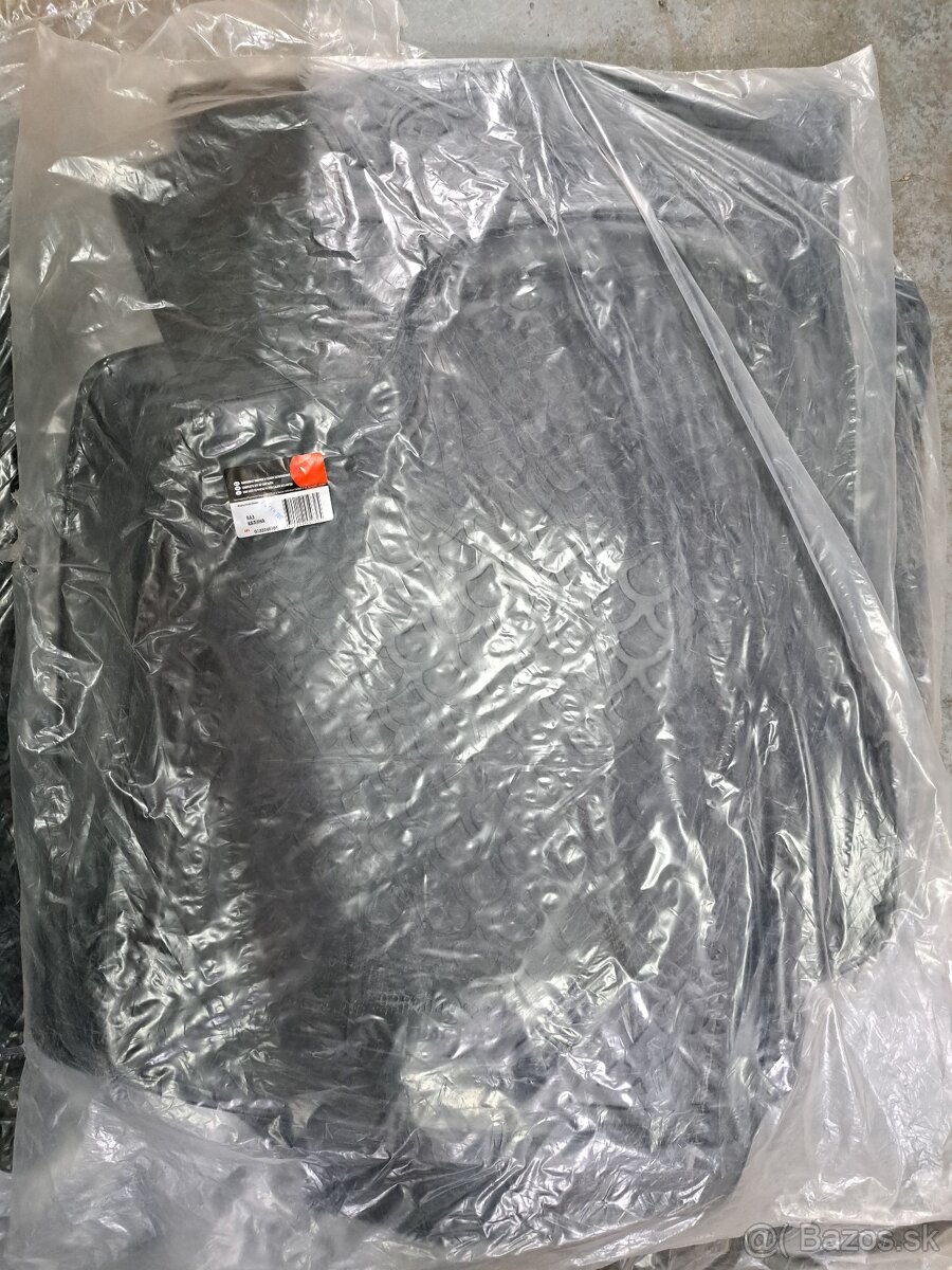 Predám gumové koberce - komplet sety - 2