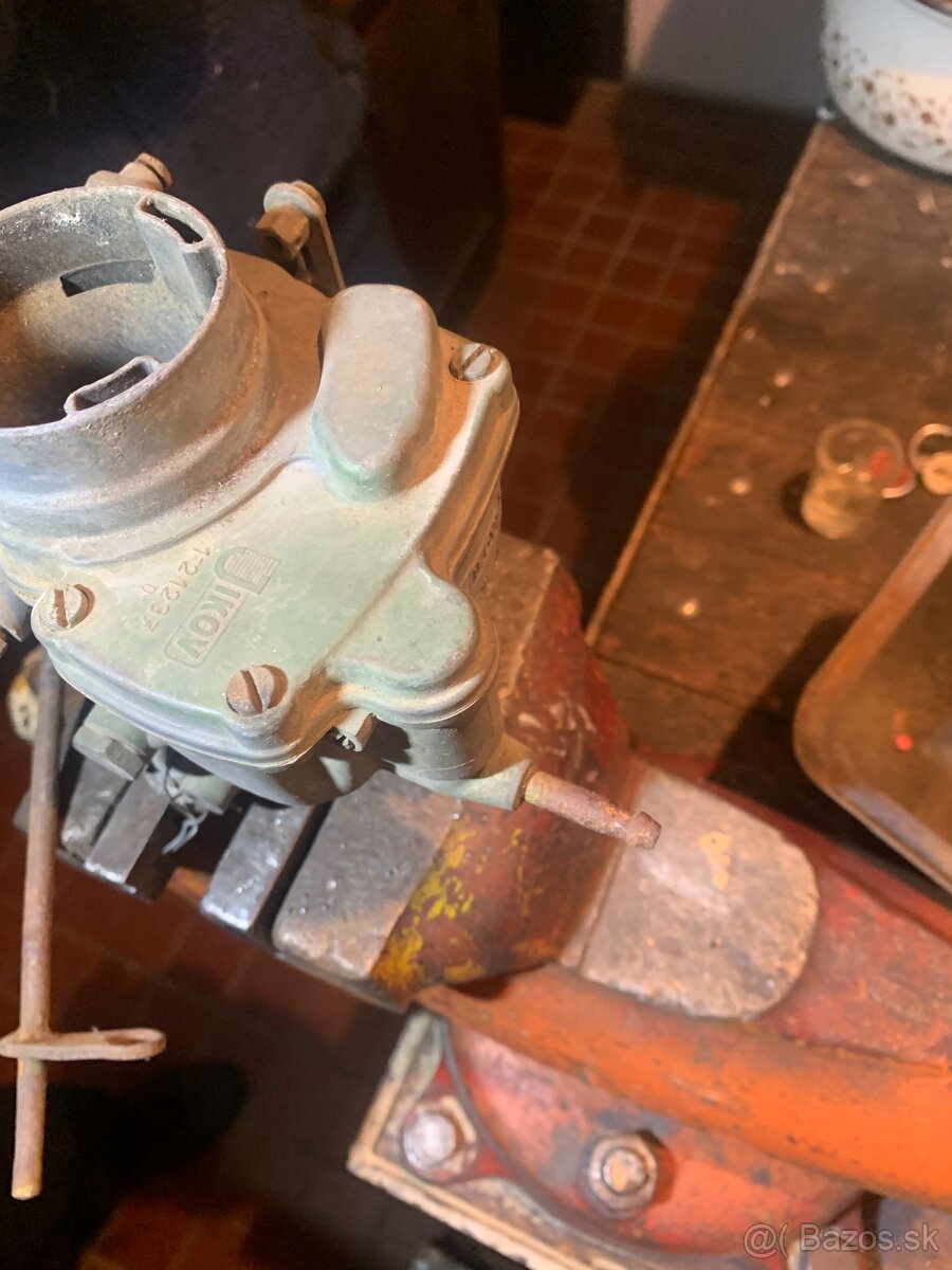 Skoda 1202 karburator kryt vahadiel - 2