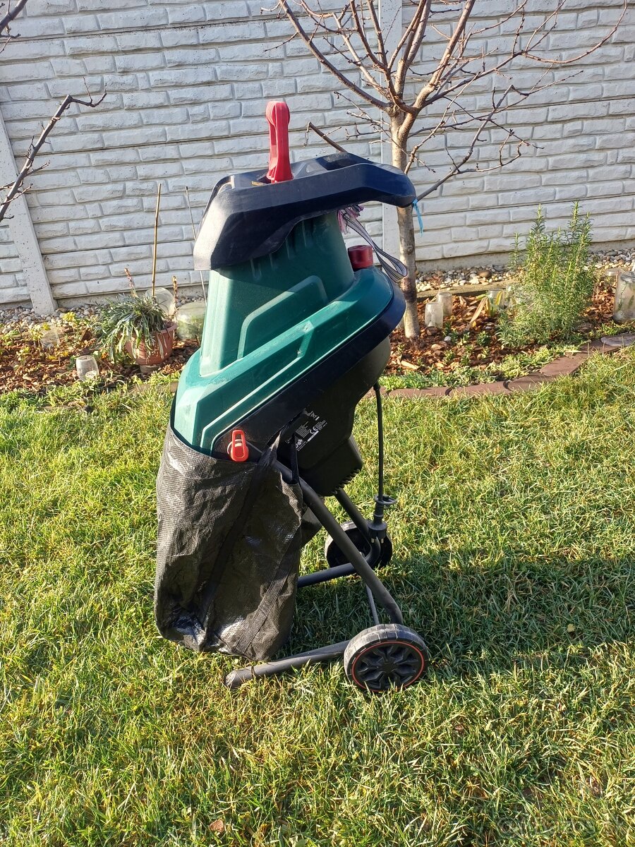 Záhradný elektrický drvič konárov - 2