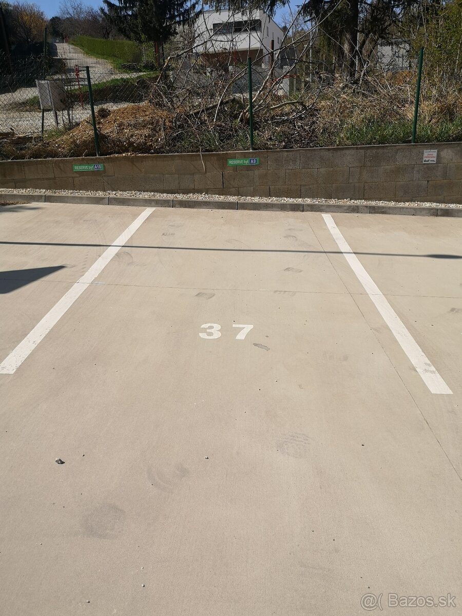 Prenajmem parkovacie miesto Karpatská ulica 2868 - 2