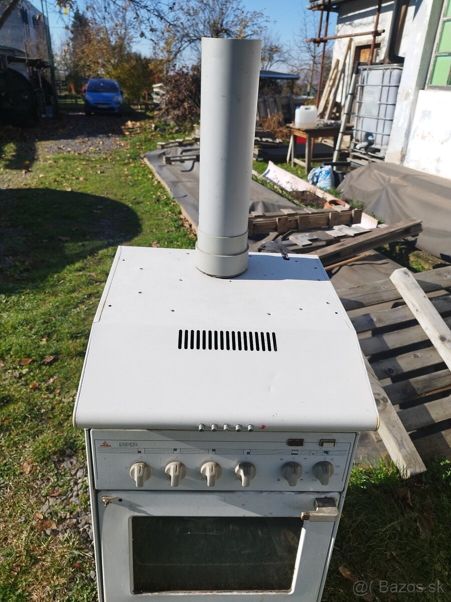 Predám sporák s digestorom - 2