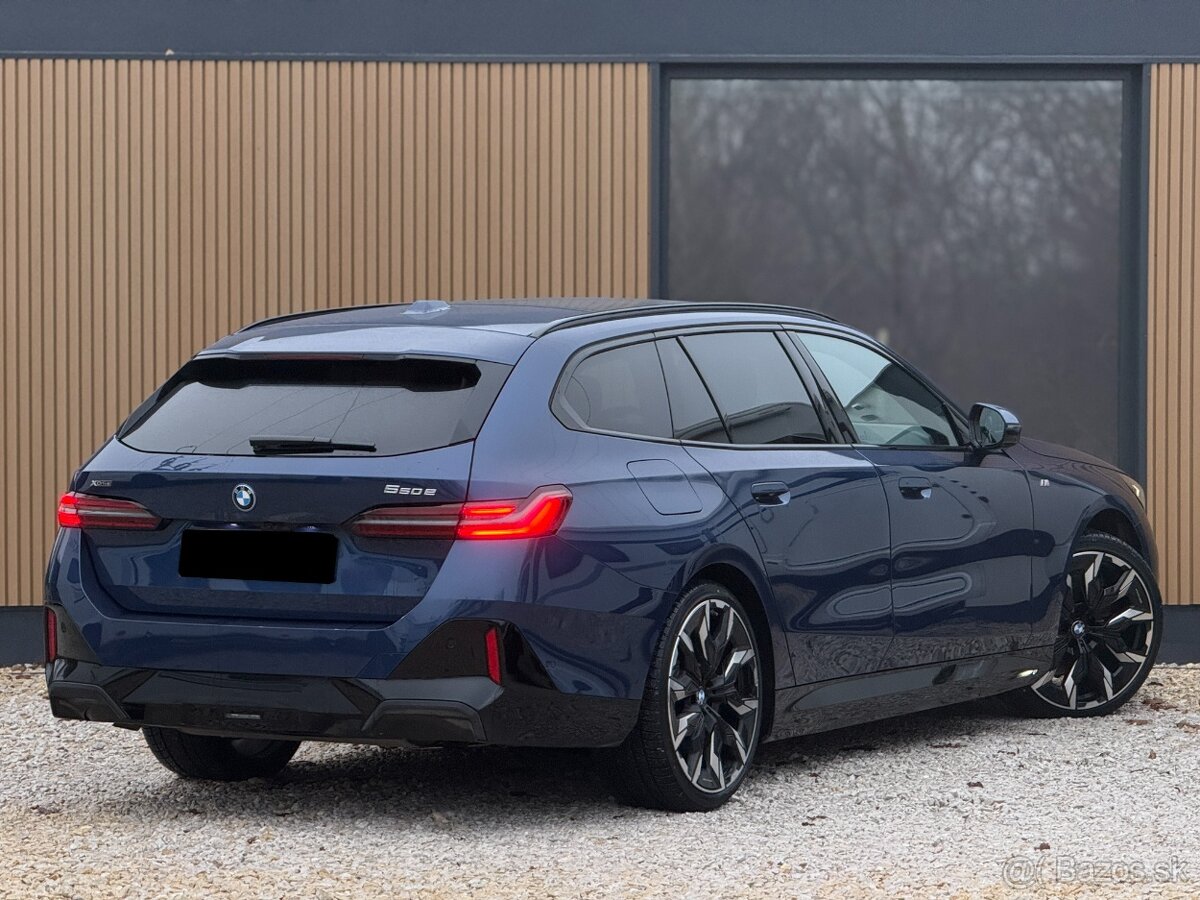 BMW 550e xDrive Touring M Sport, B&W, Pano, Ťažné, HUD - 2
