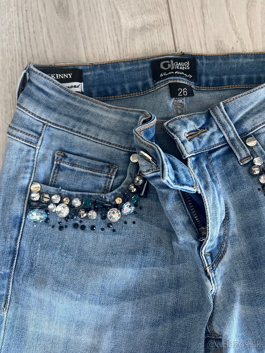 Nove rifle Guess - 2