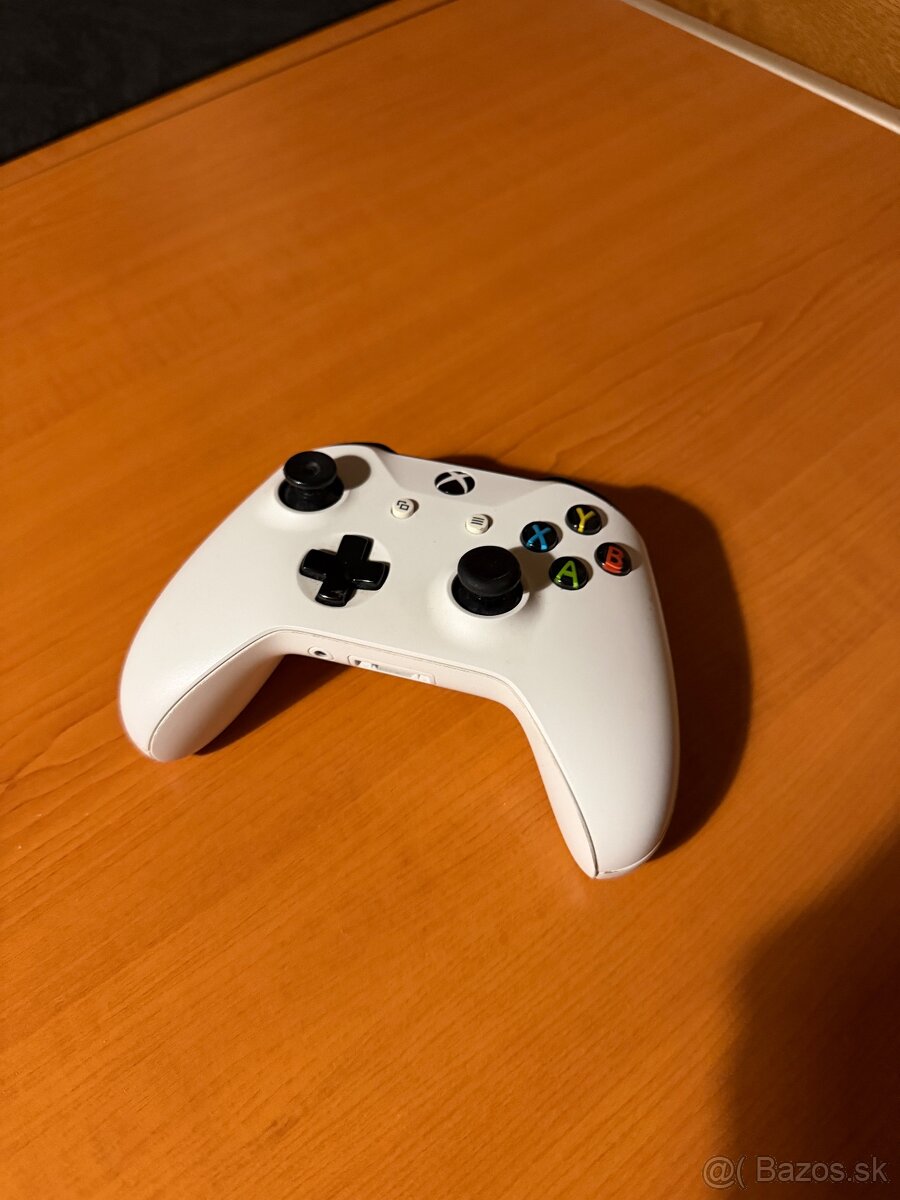 Xbox ovládač - 2