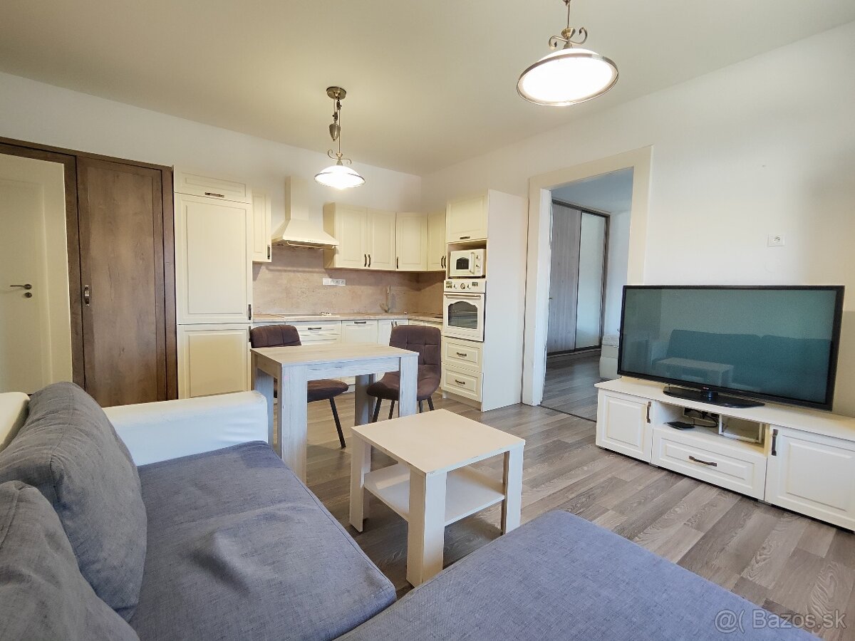 Na predaj: Moderný 2 izbový byt v centre Lučenca - 2
