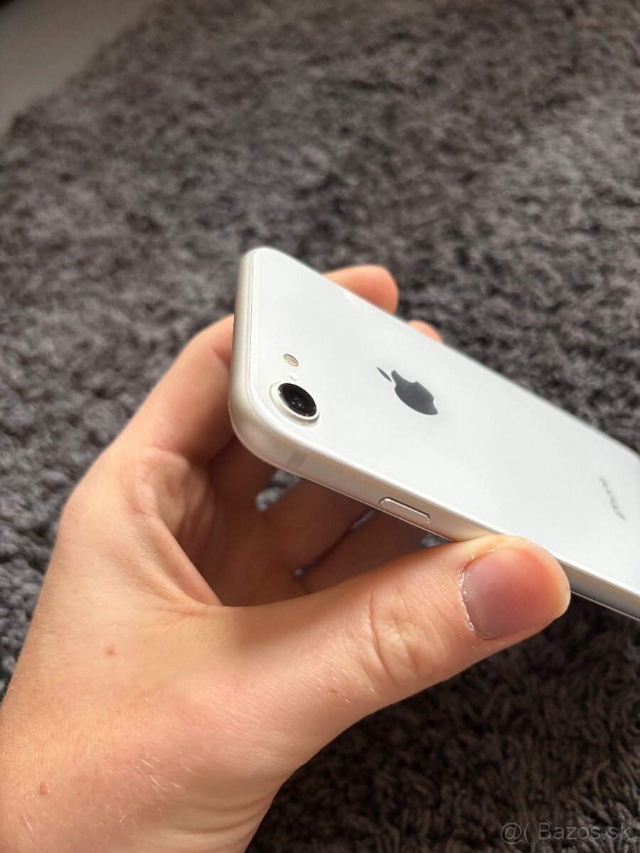 iPhone 8 - 100% batéria - 2