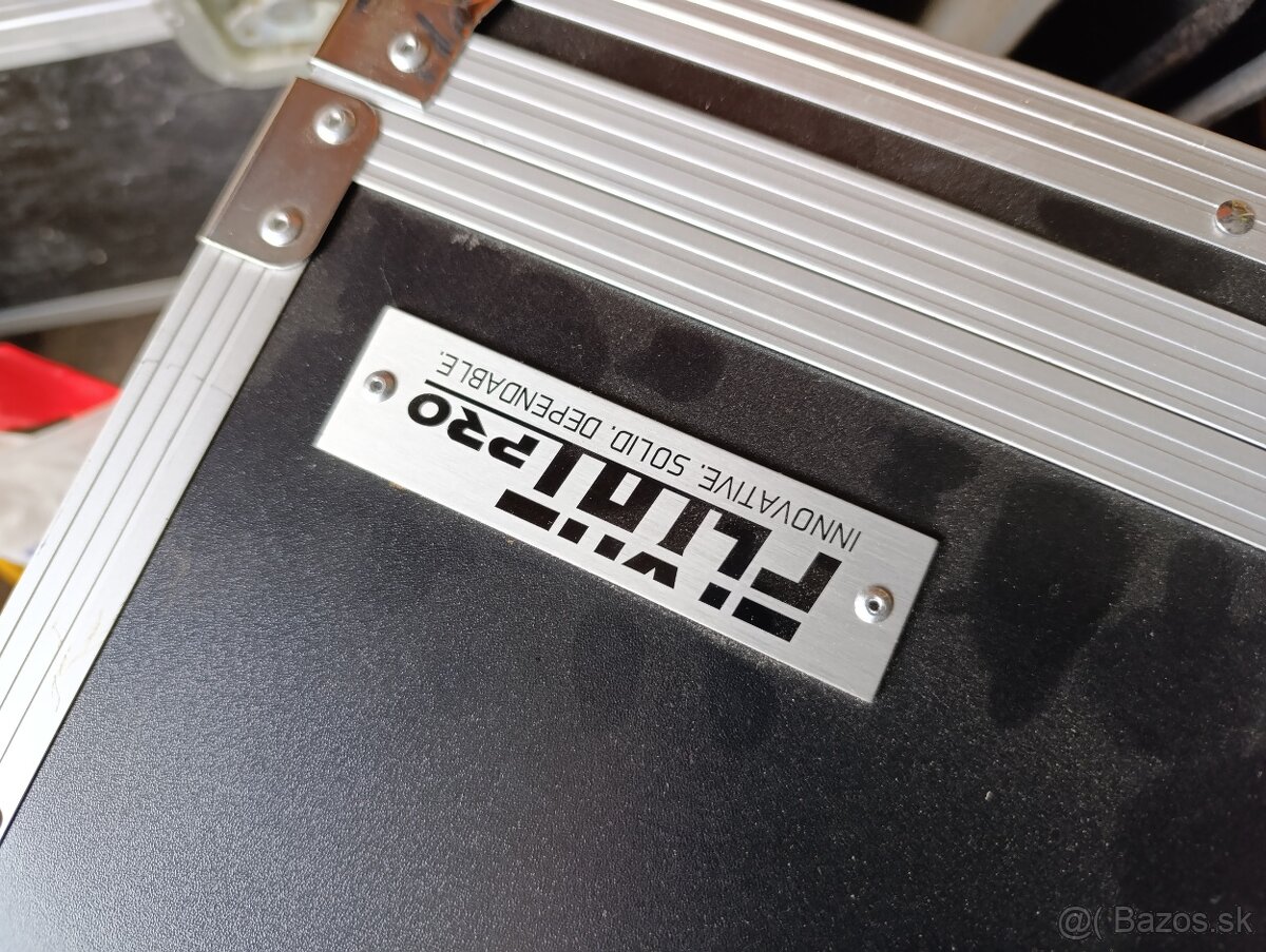 Čase + Behringer Ultra Curver DSP 8000 - 2