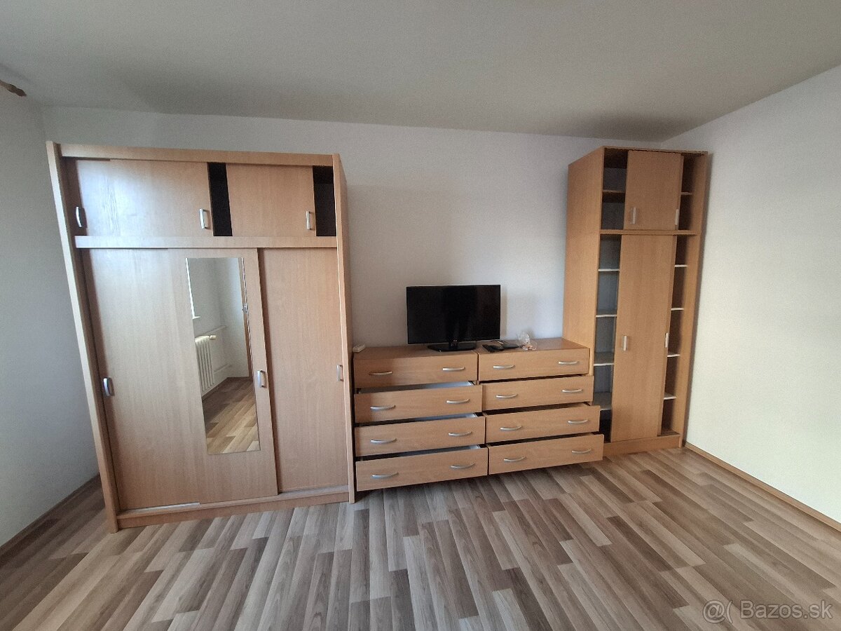 Na predaj obývačkove skrine - 2