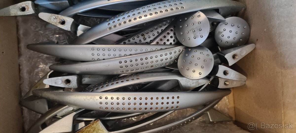 Nábytkové úchytky. - 2