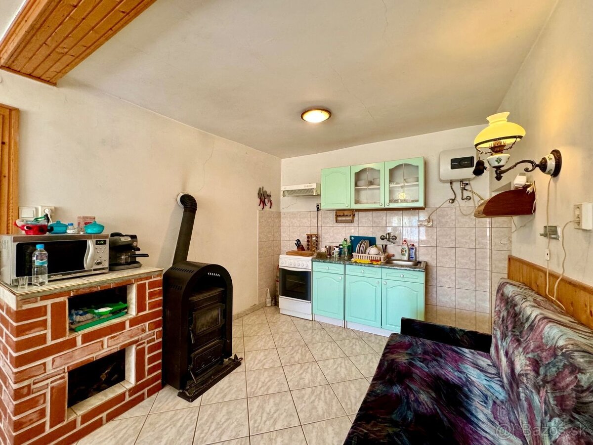 MAĎARSKO - TERESZTENYE 2 IZBOVÝ RODINNÝ DOM S LETNOU KUCHY - 2