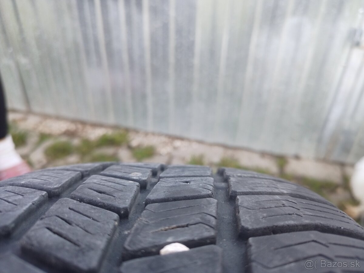 Pneu 185/65 R15 - 2