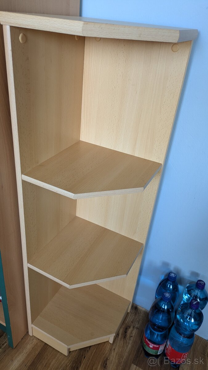 Darujem bledú skriňu policovu aj rohovu policu - 2